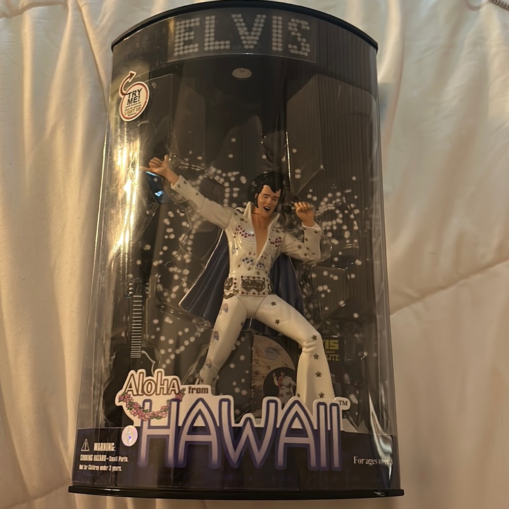 COLLECTIBLE ELVIS FIGURINE UNOPENED